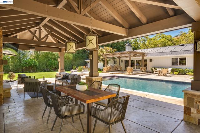 2780 Mossy Oak Dr, Danville, CA 94506