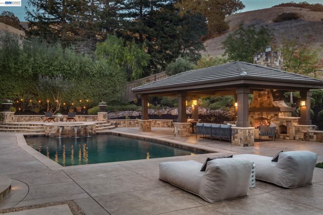 2780 Mossy Oak Dr, Danville, CA 94506