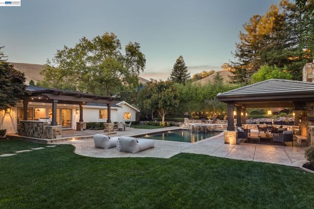 2780 Mossy Oak Dr, Danville, CA 94506