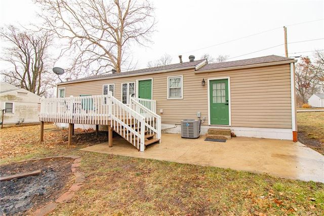 203 S Halsey Avenue, Harrisonville, MO 64701