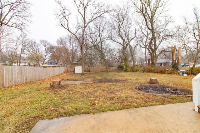 203 S Halsey Avenue, Harrisonville, MO 64701