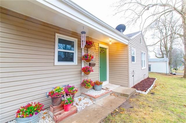 203 S Halsey Avenue, Harrisonville, MO 64701