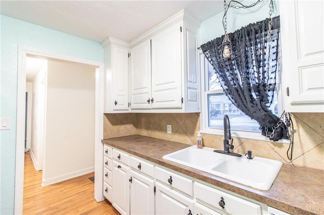 203 S Halsey Avenue, Harrisonville, MO 64701