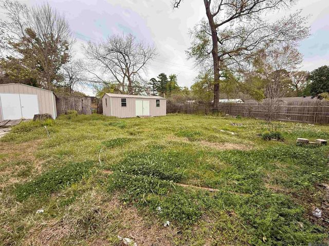 14437 Locust Dr, Baton Rouge, LA 70819