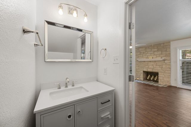 6821 Old Quarry LN, Austin, TX 78731