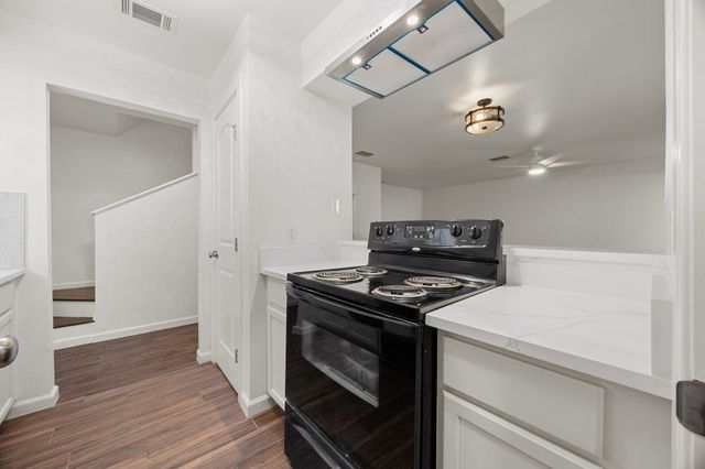 6821 Old Quarry LN, Austin, TX 78731