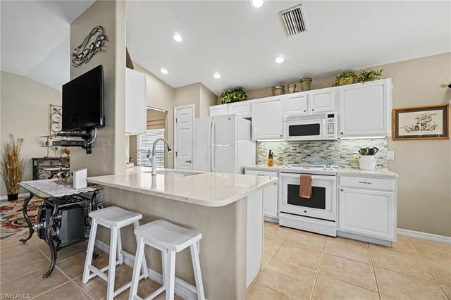 10032 Oakhurst WAY, Fort Myers, FL 33913