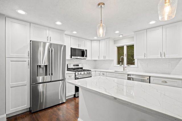 26 Meadow Dr, Middleton, MA 01949
