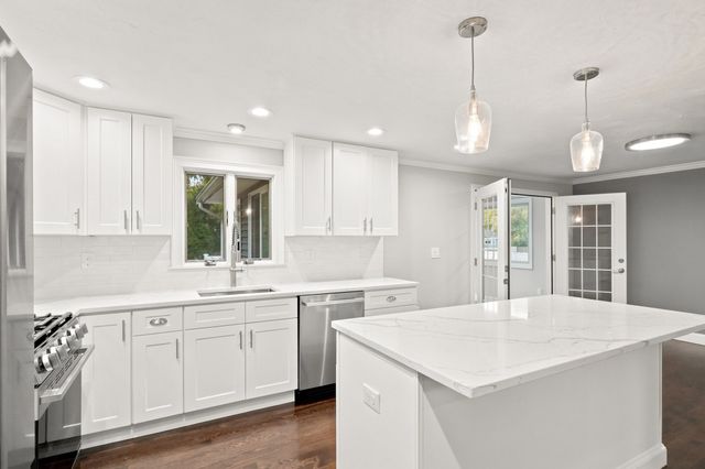 26 Meadow Dr, Middleton, MA 01949