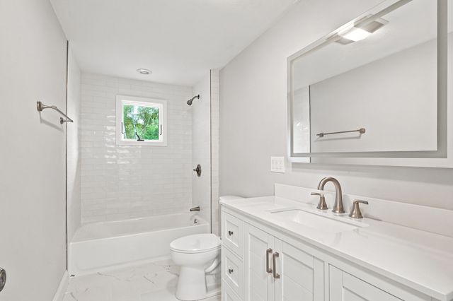 26 Meadow Dr, Middleton, MA 01949
