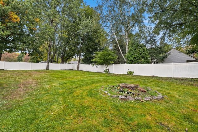 26 Meadow Dr, Middleton, MA 01949