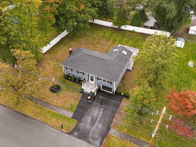 26 Meadow Dr, Middleton, MA 01949
