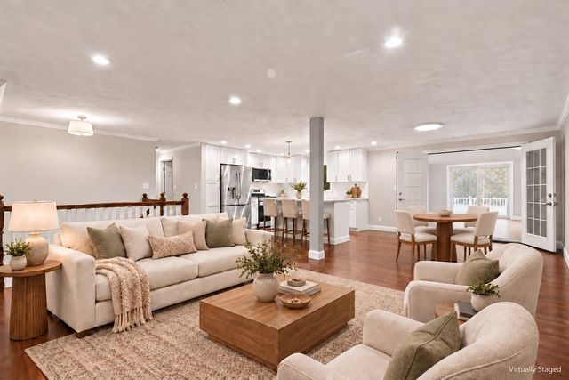 26 Meadow Dr, Middleton, MA 01949