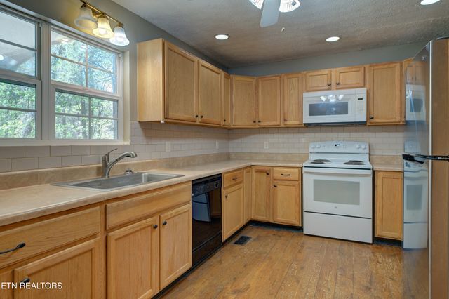 1940 Big Chiefs Skyview Drive, Sevierville, TN 37876