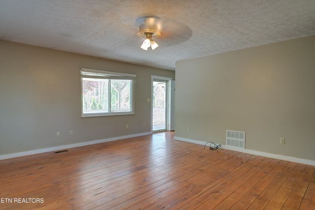 1940 Big Chiefs Skyview Drive, Sevierville, TN 37876