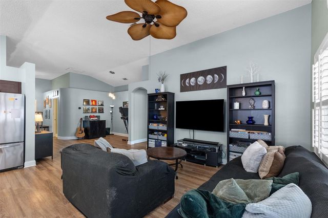 8606 FAWN CREEK DRIVE, Tampa, FL 33626