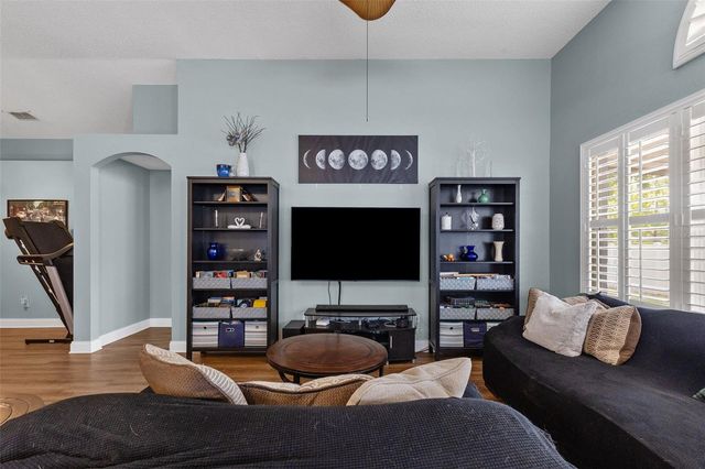 8606 FAWN CREEK DRIVE, Tampa, FL 33626