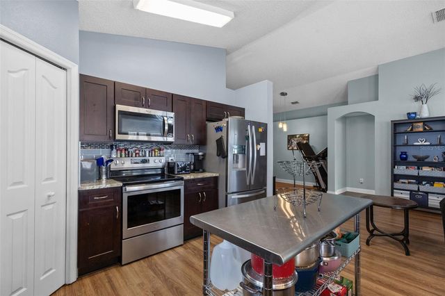 8606 FAWN CREEK DRIVE, Tampa, FL 33626
