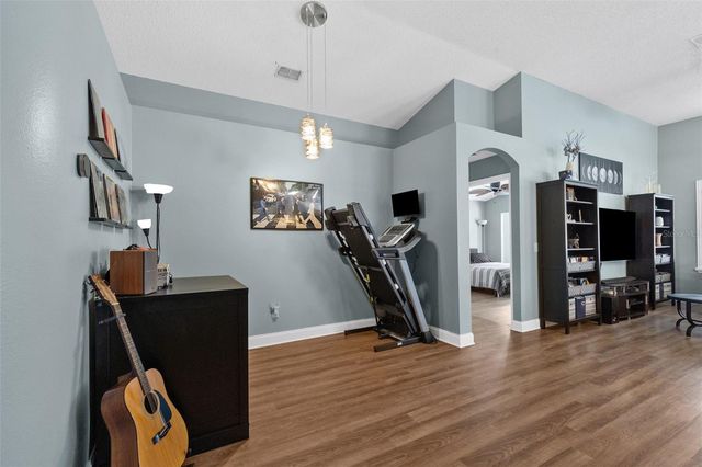 8606 FAWN CREEK DRIVE, Tampa, FL 33626