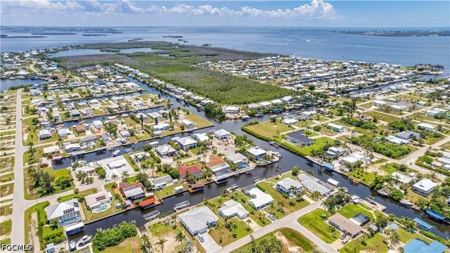 2708 Mangrove ST, St James City, FL 33956