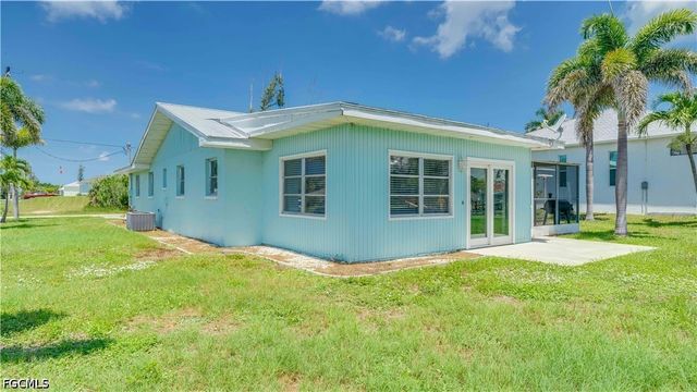 2708 Mangrove ST, St James City, FL 33956