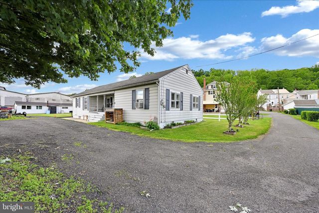 21 PRESCOTT ST, Cressona, PA 17929
