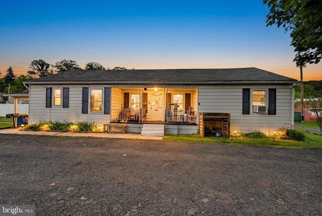 21 PRESCOTT ST, Cressona, PA 17929