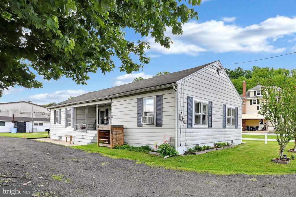 21 PRESCOTT ST, Cressona, PA 17929