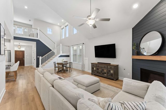 1597 Drakes Creek Rd, Hendersonville, TN 37075