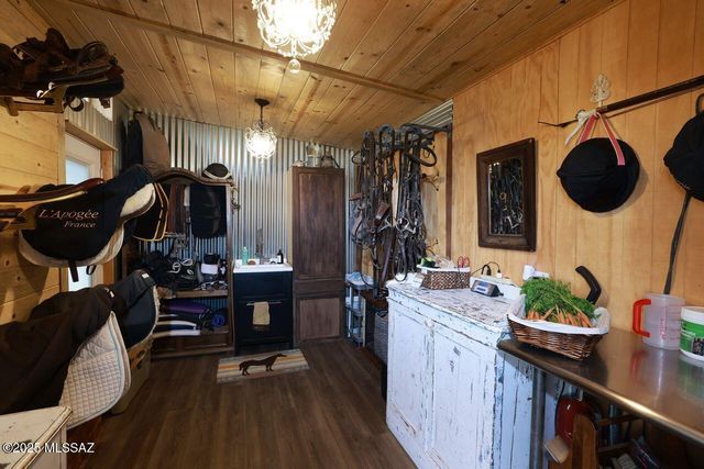 401 N Bully Hill Court, Oracle, AZ 85623