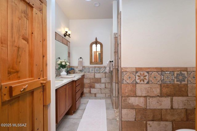 401 N Bully Hill Court, Oracle, AZ 85623