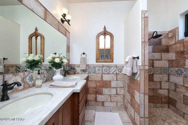 401 N Bully Hill Court, Oracle, AZ 85623