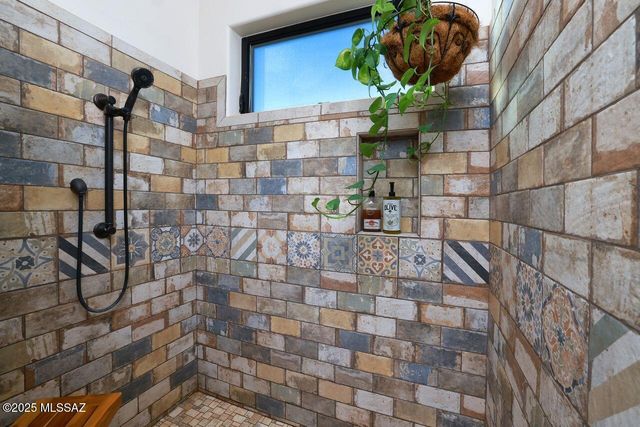 401 N Bully Hill Court, Oracle, AZ 85623