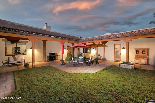 401 N Bully Hill Court, Oracle, AZ 85623