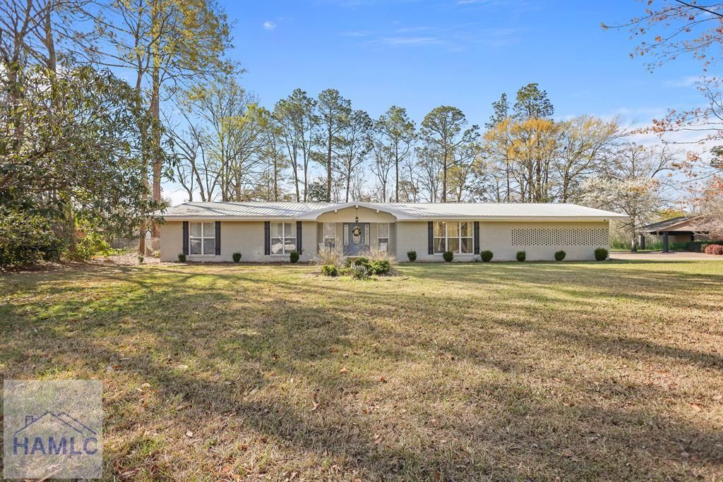 121 Glynn Street, Jesup, GA 31545
