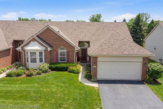 462 Woodhaven Drive, Commerce Twp, MI 48390