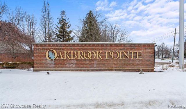 462 Woodhaven Drive, Commerce Twp, MI 48390