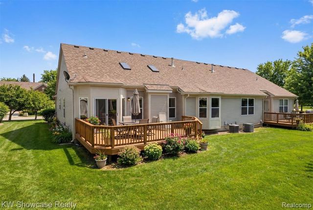 462 Woodhaven Drive, Commerce Twp, MI 48390