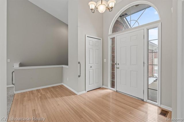 462 Woodhaven Drive, Commerce Twp, MI 48390