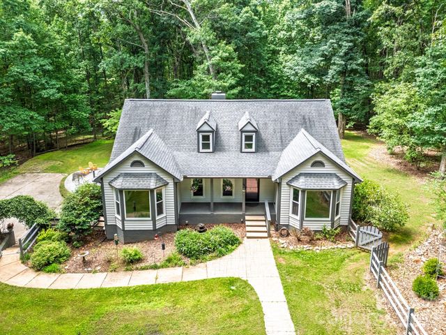 9131 N Pine Hill Lane, Charlotte, NC 28215