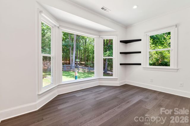 9131 N Pine Hill Lane, Charlotte, NC 28215