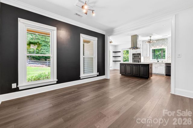 9131 N Pine Hill Lane, Charlotte, NC 28215