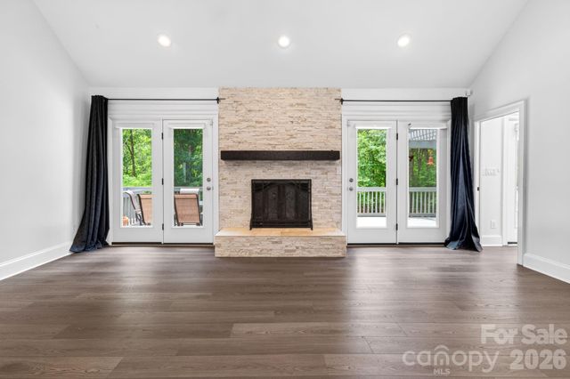9131 N Pine Hill Lane, Charlotte, NC 28215