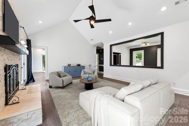 9131 N Pine Hill Lane, Charlotte, NC 28215