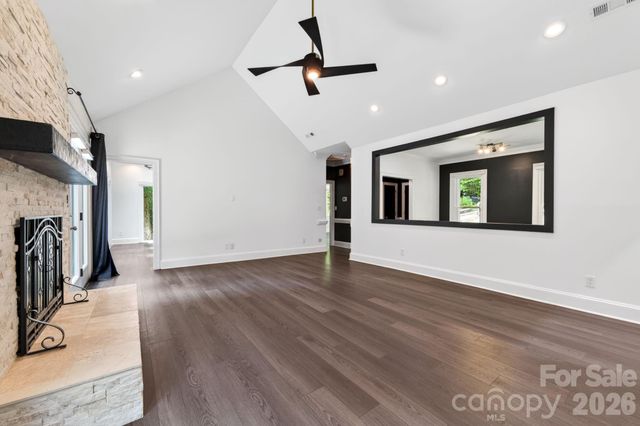 9131 N Pine Hill Lane, Charlotte, NC 28215