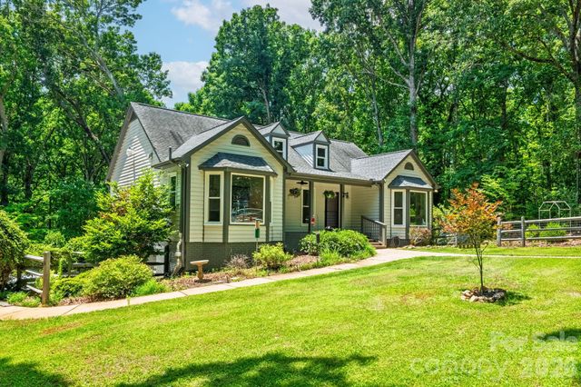 9131 N Pine Hill Lane, Charlotte, NC 28215