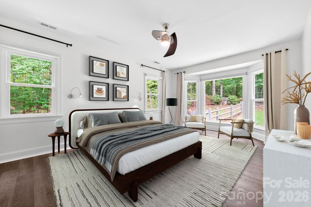 9131 N Pine Hill Lane, Charlotte, NC 28215