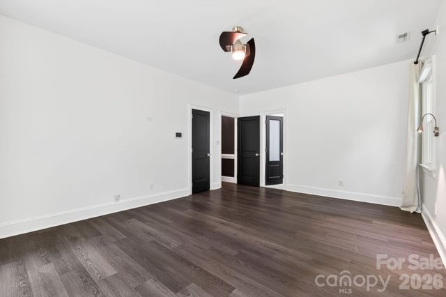 9131 N Pine Hill Lane, Charlotte, NC 28215