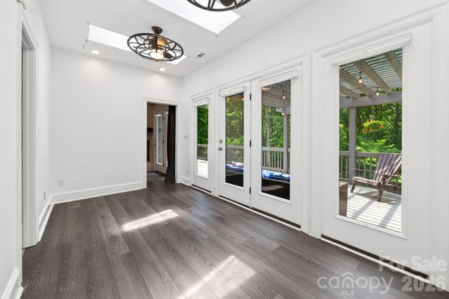 9131 N Pine Hill Lane, Charlotte, NC 28215