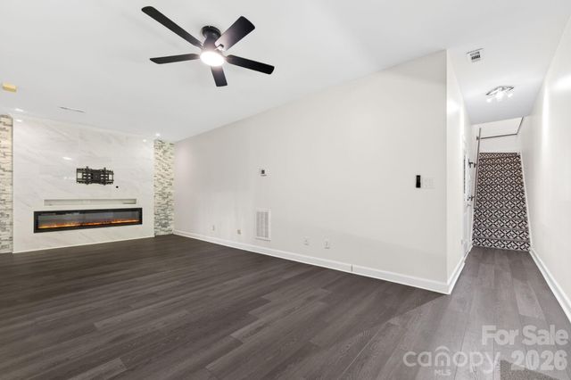 9131 N Pine Hill Lane, Charlotte, NC 28215